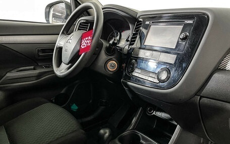 Mitsubishi Outlander III рестайлинг 3, 2015 год, 1 547 000 рублей, 9 фотография