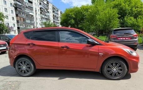 Hyundai Solaris II рестайлинг, 2011 год, 750 000 рублей, 3 фотография