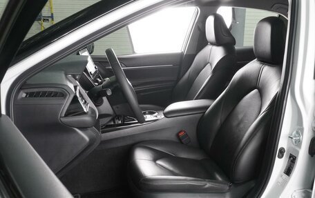 Toyota Camry, 2021 год, 3 570 000 рублей, 10 фотография