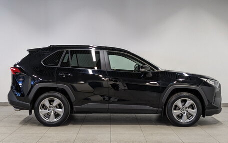 Toyota RAV4, 2021 год, 3 250 000 рублей, 4 фотография