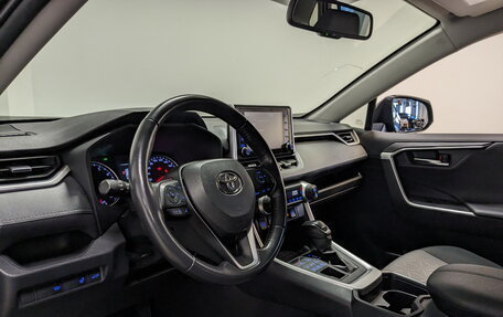 Toyota RAV4, 2021 год, 3 250 000 рублей, 16 фотография