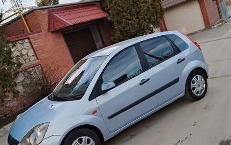 Ford Fiesta, 2006 год, 285 000 рублей, 2 фотография