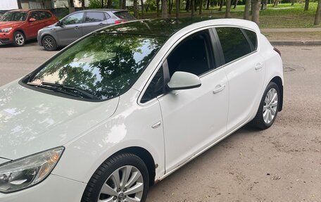 Opel Astra J, 2011 год, 700 000 рублей, 2 фотография