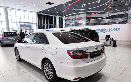 Toyota Camry, 2016 год, 1 899 000 рублей, 7 фотография
