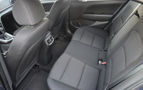 Hyundai Elantra VI рестайлинг, 2019 год, 1 900 000 рублей, 9 фотография