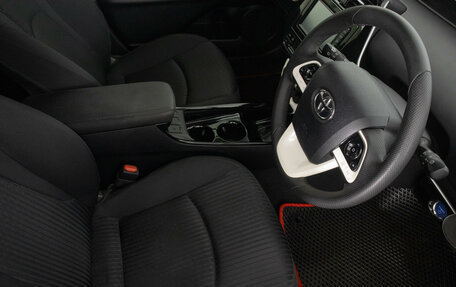 Toyota Prius IV XW50, 2018 год, 1 749 000 рублей, 11 фотография