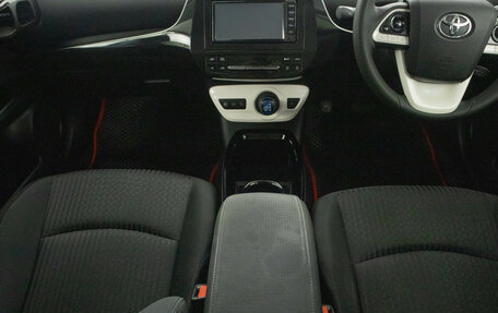 Toyota Prius IV XW50, 2018 год, 1 749 000 рублей, 28 фотография