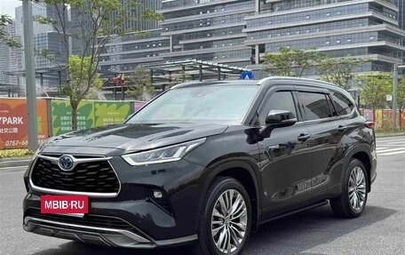 Toyota Highlander, 2022 год, 3 820 013 рублей, 5 фотография