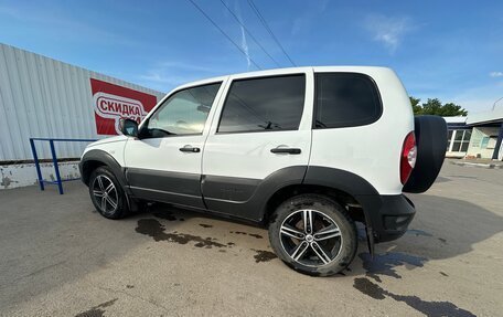 Chevrolet Niva I рестайлинг, 2018 год, 870 000 рублей, 3 фотография