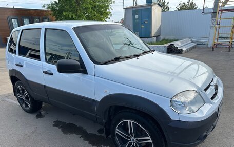 Chevrolet Niva I рестайлинг, 2018 год, 870 000 рублей, 2 фотография