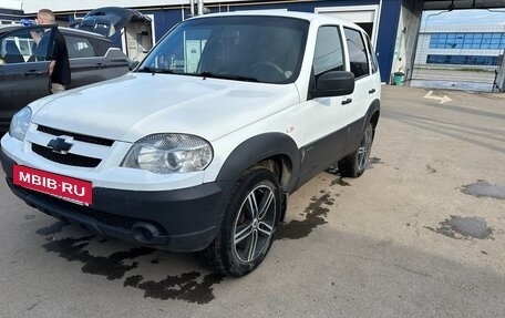 Chevrolet Niva I рестайлинг, 2018 год, 870 000 рублей, 5 фотография