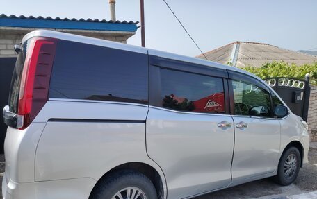 Toyota Esquire I, 2015 год, 2 400 000 рублей, 2 фотография