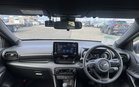 Toyota Yaris, 2022 год, 1 560 000 рублей, 11 фотография