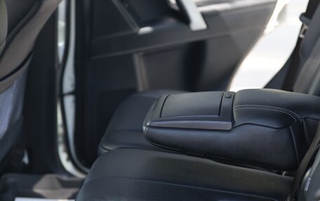 Toyota Land Cruiser Prado 150 рестайлинг 2, 2020 год, 6 500 000 рублей, 6 фотография