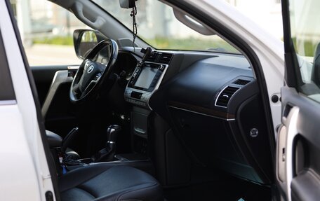Toyota Land Cruiser Prado 150 рестайлинг 2, 2020 год, 6 500 000 рублей, 4 фотография