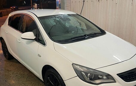 Opel Astra J, 2011 год, 470 000 рублей, 3 фотография
