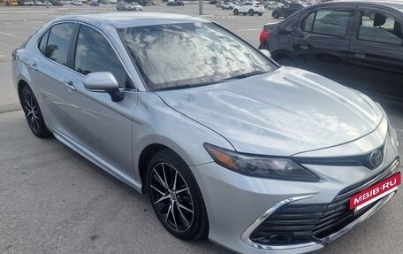Toyota Camry, 2022 год, 3 350 000 рублей, 2 фотография