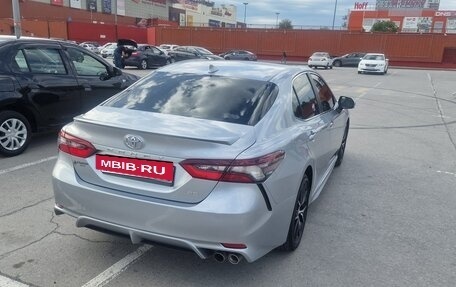 Toyota Camry, 2022 год, 3 350 000 рублей, 5 фотография