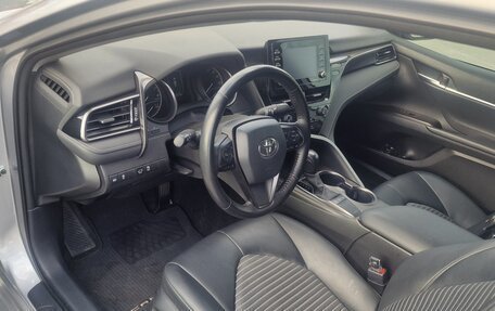 Toyota Camry, 2022 год, 3 350 000 рублей, 10 фотография