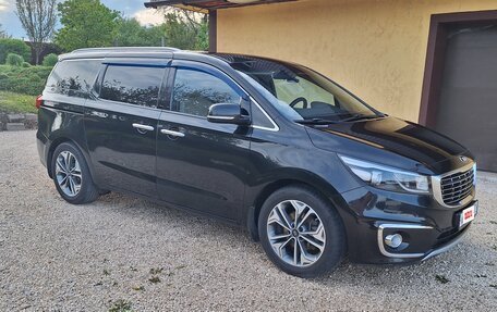 KIA Carnival III, 2017 год, 2 860 000 рублей, 3 фотография
