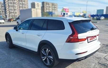 Volvo V60 Cross Country II, 2020 год, 4 390 000 рублей, 6 фотография