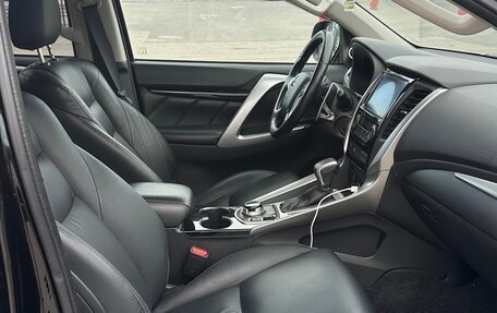 Mitsubishi Pajero Sport III рестайлинг, 2018 год, 3 650 000 рублей, 18 фотография
