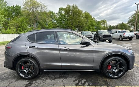 Alfa Romeo Stelvio, 2024 год, 4 550 000 рублей, 4 фотография