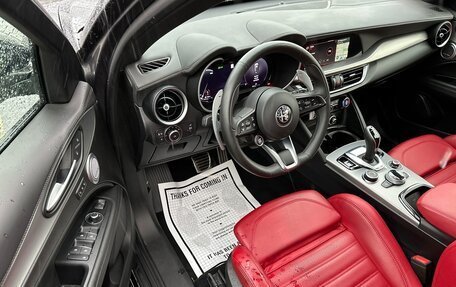 Alfa Romeo Stelvio, 2024 год, 4 550 000 рублей, 13 фотография