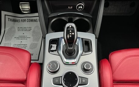 Alfa Romeo Stelvio, 2024 год, 4 550 000 рублей, 24 фотография