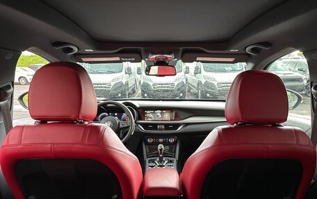 Alfa Romeo Stelvio, 2024 год, 4 550 000 рублей, 29 фотография