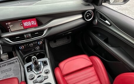 Alfa Romeo Stelvio, 2024 год, 4 550 000 рублей, 28 фотография