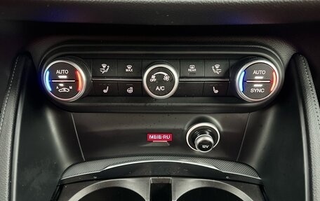 Alfa Romeo Stelvio, 2024 год, 4 550 000 рублей, 23 фотография