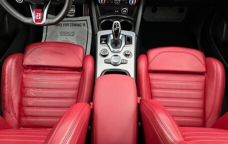Alfa Romeo Stelvio, 2024 год, 4 550 000 рублей, 27 фотография