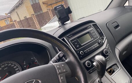 Hyundai H-1 II рестайлинг, 2018 год, 3 300 000 рублей, 3 фотография