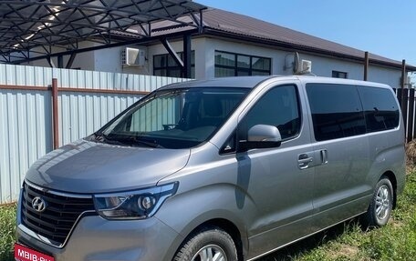 Hyundai H-1 II рестайлинг, 2018 год, 3 300 000 рублей, 2 фотография