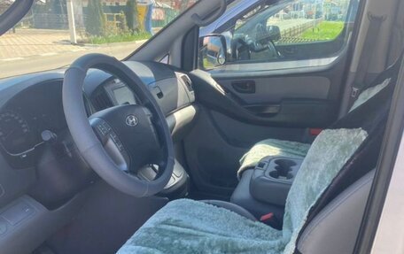 Hyundai Grand Starex Grand Starex I рестайлинг 2, 2013 год, 2 400 000 рублей, 2 фотография