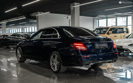 Mercedes-Benz E-Класс, 2019 год, 3 750 000 рублей, 4 фотография