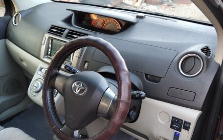 Toyota Passo Sette, 2009 год, 750 000 рублей, 3 фотография