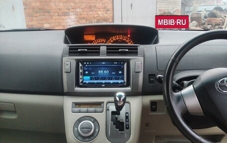 Toyota Passo Sette, 2009 год, 750 000 рублей, 6 фотография