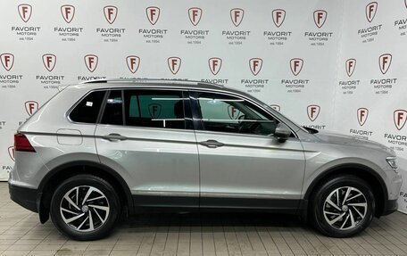 Volkswagen Tiguan II, 2018 год, 2 650 000 рублей, 4 фотография