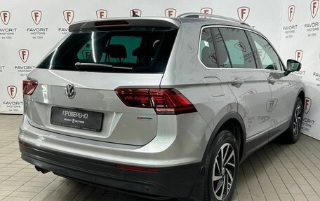 Volkswagen Tiguan II, 2018 год, 2 650 000 рублей, 6 фотография