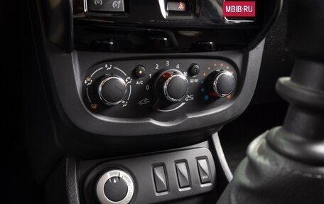 Renault Duster I рестайлинг, 2017 год, 1 329 000 рублей, 22 фотография