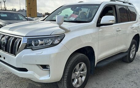 Toyota Land Cruiser Prado 150 рестайлинг 2, 2020 год, 4 800 000 рублей, 13 фотография