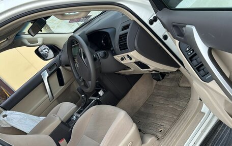 Toyota Land Cruiser Prado 150 рестайлинг 2, 2020 год, 4 800 000 рублей, 9 фотография