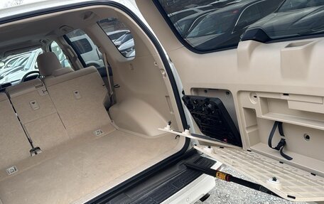Toyota Land Cruiser Prado 150 рестайлинг 2, 2020 год, 4 800 000 рублей, 12 фотография