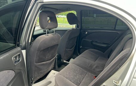 Toyota Avensis III рестайлинг, 2001 год, 499 999 рублей, 11 фотография