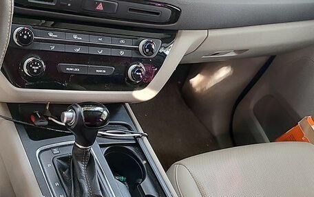 KIA Carnival III, 2015 год, 2 080 000 рублей, 13 фотография