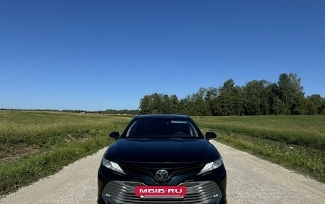 Toyota Camry, 2019 год, 2 400 000 рублей, 2 фотография