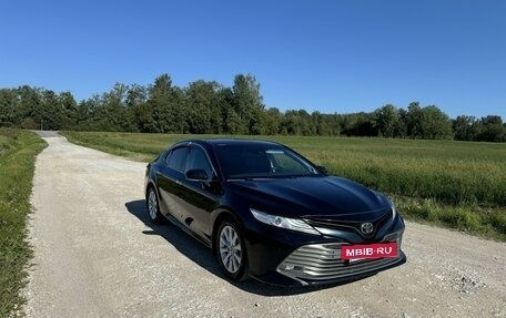 Toyota Camry, 2019 год, 2 400 000 рублей, 4 фотография