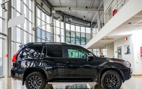 Toyota Land Cruiser Prado 150 рестайлинг 2, 2016 год, 3 500 000 рублей, 2 фотография